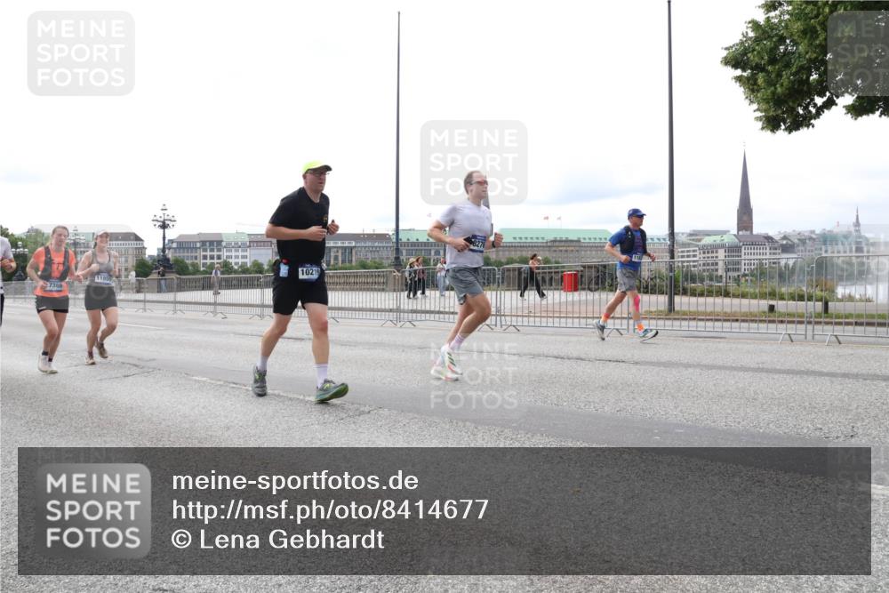 29.06.2025 - hella hamburg halbmarathon Lena Gebhardt http://msf.ph/oto/8414677 29.06.2025 10:26:05 Lombardsbrücke 7369, 10219, 1305, 1479, 1481, 3343, 3617, 3765, 4267, 4268, 4315, 4378, 4797, 5028, 5497, 6159, 6663, 8276, 8306, 8674, 8881, 8942, 10104, 10219, 11107, 11139, 11596, 11699, 11828, 11859, 12074, 12505, 12826, 12827, 12838, 12945, 12946, 13653, 14063, 14179, 14223, 14356, 14726, 14936, 16289, 16354, 16381, 16927, 17369, 17712, 19144 meine-sportfotos.de