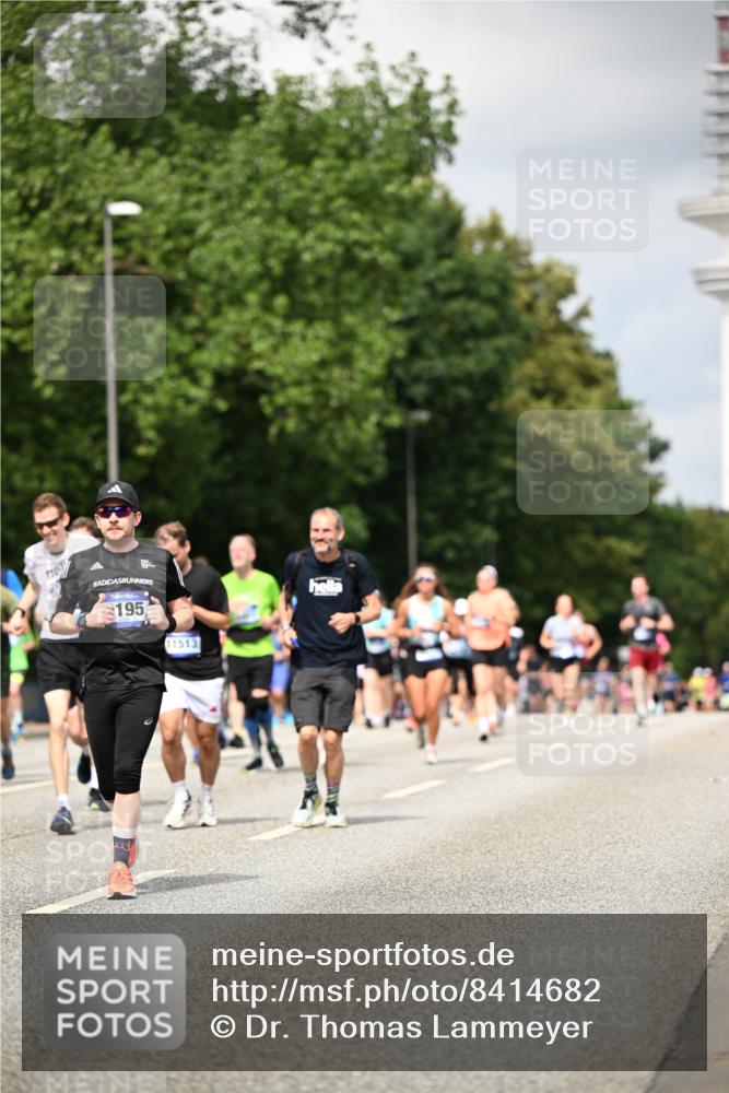 29.06.2025 - hella hamburg halbmarathon Dr. Thomas Lammeyer http://msf.ph/oto/8414682 29.06.2025 10:44:53 Kennedybrücke 1018, 1037, 1291, 1899, 2042, 2109, 2254, 2299, 2515, 2572, 3293, 3306, 3432, 3607, 3810, 4271, 4612, 5059, 5351, 5702, 5753, 5975, 6076, 6163, 6229, 6363, 6673, 6920, 7108, 8378, 8739, 8815, 8984, 9187, 9195, 9468, 9946, 9977, 10166, 10474, 10833, 10920, 10940 meine-sportfotos.de