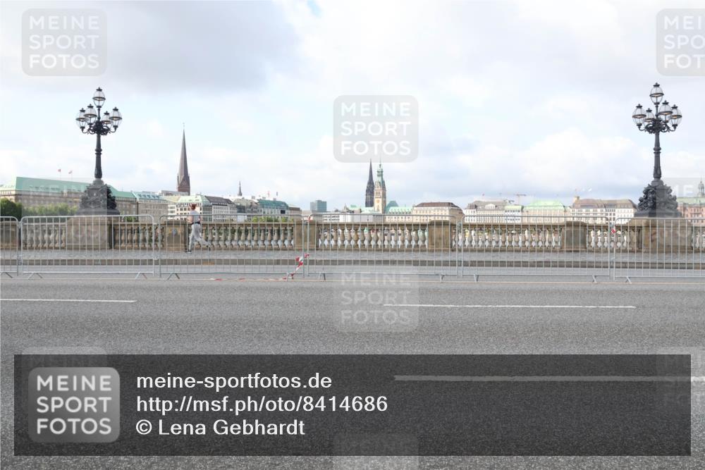29.06.2025 - hella hamburg halbmarathon Lena Gebhardt http://msf.ph/oto/8414686 29.06.2025 08:55:59 Lombardsbrücke  meine-sportfotos.de