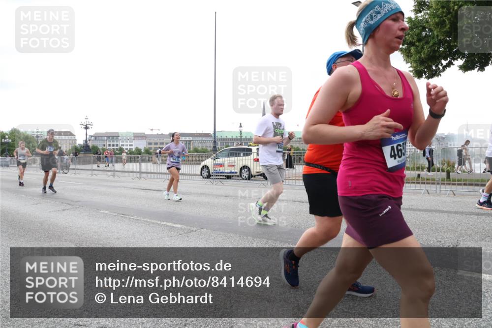 29.06.2025 - hella hamburg halbmarathon Lena Gebhardt http://msf.ph/oto/8414694 29.06.2025 10:51:26 Lombardsbrücke 5357, 16633, 169, 465, 1203, 1404, 1478, 1617, 1997, 2202, 2308, 2380, 2484, 2485, 2593, 2736, 2778, 3240, 3934, 3991, 4156, 4652, 4713, 4748, 4808, 4878, 4920, 5286, 5289, 5291, 5357, 5394, 5530, 5716, 5717, 6007, 6091, 6885, 6945, 6954, 6961, 7012, 7769, 7770, 7771, 7825, 7841, 7871, 7992, 8040, 8125, 8399, 8410, 8672, 9166, 9167, 9340, 9462, 9582, 9583, 9763, 10496, 10521, 11034, 11052, 11252, 11268, 11575, 11875 meine-sportfotos.de