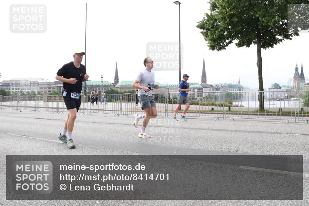 29.06.2025 - hella hamburg halbmarathon Lena Gebhardt http://msf.ph/oto/8414701 29.06.2025 10:26:05 Lombardsbrücke 10219, 1305, 1479, 1481, 3343, 3617, 3765, 4267, 4268, 4315, 4378, 4797, 5028, 5497, 6159, 6663, 8276, 8306, 8674, 8881, 8942, 10104, 10219, 11107, 11139, 11596, 11699, 11828, 11859, 12074, 12505, 12826, 12827, 12838, 12945, 12946, 13653, 14063, 14179, 14223, 14356, 14726, 14936, 16289, 16354, 16381, 16927, 17369, 17712, 19144 meine-sportfotos.de