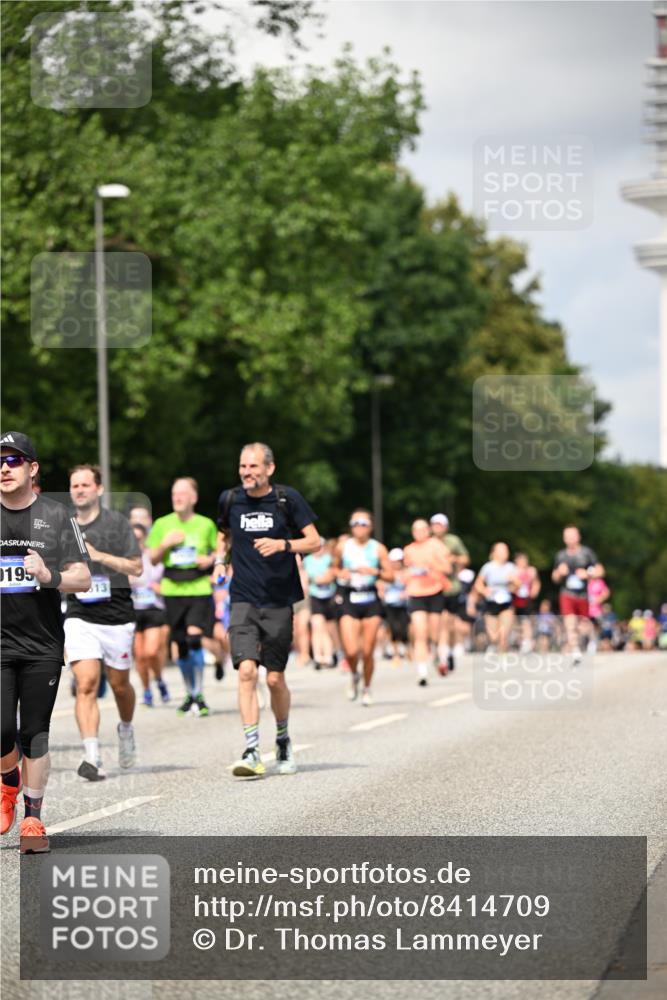 29.06.2025 - hella hamburg halbmarathon Dr. Thomas Lammeyer http://msf.ph/oto/8414709 29.06.2025 10:44:53 Kennedybrücke 1018, 1037, 1291, 1899, 2042, 2109, 2254, 2299, 2515, 2572, 3293, 3306, 3432, 3607, 3810, 4271, 4612, 5059, 5351, 5702, 5753, 5975, 6076, 6163, 6229, 6363, 6673, 6920, 7108, 8378, 8739, 8815, 8984, 9187, 9195, 9468, 9946, 9977, 10166, 10474, 10833, 10920, 10940 meine-sportfotos.de