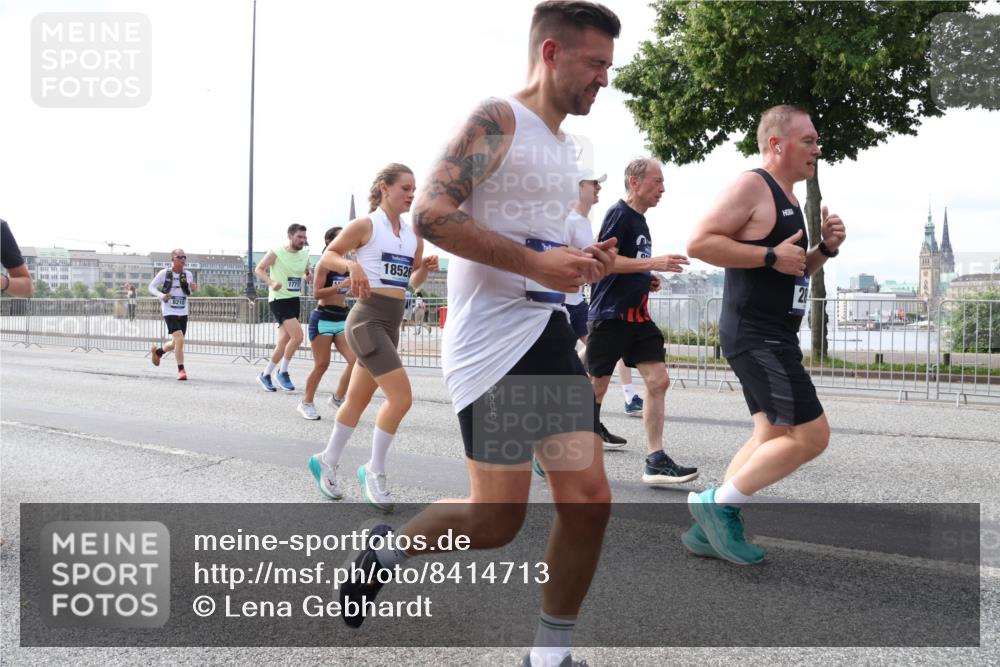 29.06.2025 - hella hamburg halbmarathon Lena Gebhardt http://msf.ph/oto/8414713 29.06.2025 10:17:27 Lombardsbrücke 8210, 17717, 18526, 1015, 1083, 1137, 1204, 1274, 1298, 1331, 1348, 1356, 1458, 1477, 1553, 1749, 1795, 2225, 2259, 2305, 2548, 2860, 2908, 3210, 3292, 3464, 3466, 3622, 3802, 3803, 4194, 4218, 4852, 5002, 5023, 5390, 5929, 5930, 5995, 6126, 6128, 6254, 6336, 6352, 6520, 6522, 6786, 7011, 7257, 7258, 7291, 7345, 7376, 7410, 7413, 7445, 7566, 7647, 7844, 7945, 8144, 8210, 8253, 8263, 8309, 8351, 8433, 8558, 8895, 8983, 9152, 9259, 9848 meine-sportfotos.de