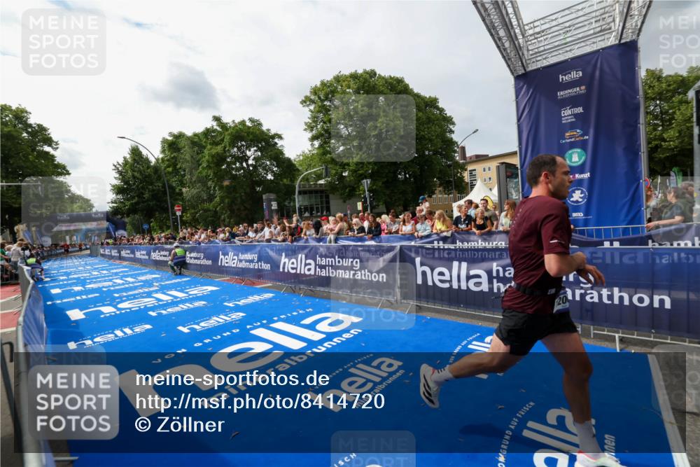 29.06.2025 - hella hamburg halbmarathon Zöllner http://msf.ph/oto/8414720 29.06.2025 10:25:29 Ziel 12067 meine-sportfotos.de