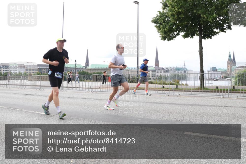 29.06.2025 - hella hamburg halbmarathon Lena Gebhardt http://msf.ph/oto/8414723 29.06.2025 10:26:05 Lombardsbrücke 10219, 1305, 1479, 1481, 3343, 3617, 3765, 4267, 4268, 4315, 4378, 4797, 5028, 5497, 6159, 6663, 8276, 8306, 8674, 8881, 8942, 10104, 10219, 11107, 11139, 11596, 11699, 11828, 11859, 12074, 12505, 12826, 12827, 12838, 12945, 12946, 13653, 14063, 14179, 14223, 14356, 14726, 14936, 16289, 16354, 16381, 16927, 17369, 17712, 19144 meine-sportfotos.de