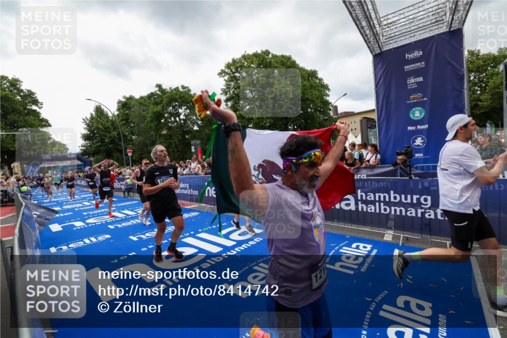 29.06.2025 - hella hamburg halbmarathon Zöllner http://msf.ph/oto/8414742 29.06.2025 10:48:38 Ziel 1163, 1176, 2213, 4553, 5421, 9538, 10000, 10859, 10860, 11579, 12149, 12690, 14033, 15573, 15808, 15917, 17395, 18251, 18815 meine-sportfotos.de