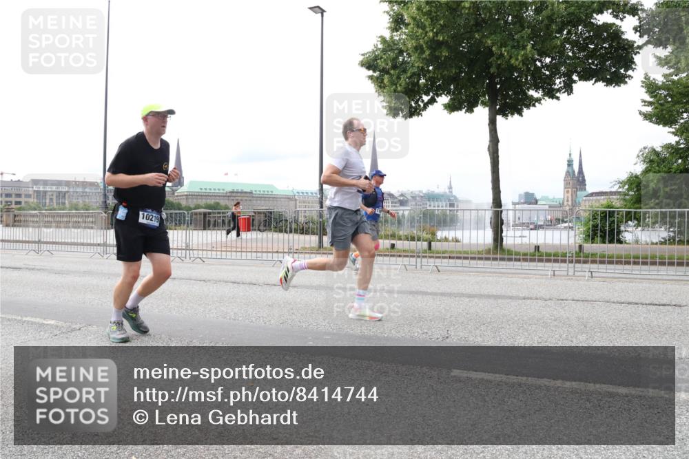 29.06.2025 - hella hamburg halbmarathon Lena Gebhardt http://msf.ph/oto/8414744 29.06.2025 10:26:05 Lombardsbrücke 10219, 1305, 1479, 1481, 3343, 3617, 3765, 4267, 4268, 4315, 4378, 4797, 5028, 5497, 6159, 6663, 8276, 8306, 8674, 8881, 8942, 10104, 10219, 11107, 11139, 11596, 11699, 11828, 11859, 12074, 12505, 12826, 12827, 12838, 12945, 12946, 13653, 14063, 14179, 14223, 14356, 14726, 14936, 16289, 16354, 16381, 16927, 17369, 17712, 19144 meine-sportfotos.de