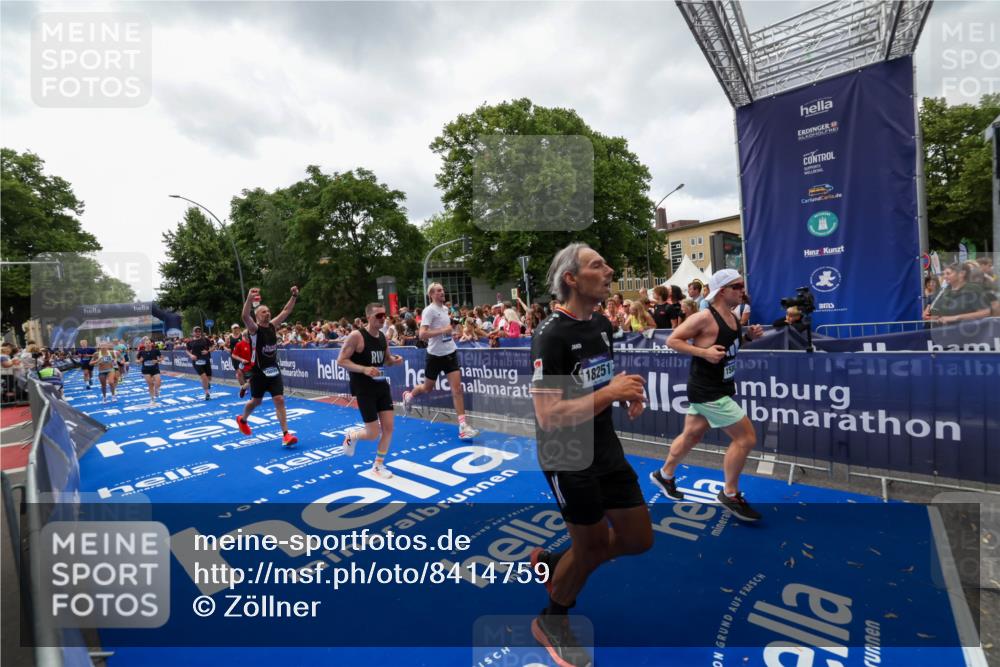 29.06.2025 - hella hamburg halbmarathon Zöllner http://msf.ph/oto/8414759 29.06.2025 10:48:38 Ziel 1163, 1176, 2213, 4553, 5421, 9538, 10000, 10859, 10860, 11579, 12149, 12690, 14033, 15573, 15808, 15917, 17395, 18251, 18815 meine-sportfotos.de