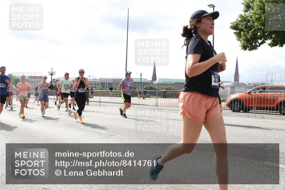 29.06.2025 - hella hamburg halbmarathon Lena Gebhardt http://msf.ph/oto/8414761 29.06.2025 10:42:10 Lombardsbrücke 1039, 137, 15155, 473, 10623, 33, 1039, 1150, 1360, 1624, 1648, 1712, 1752, 1929, 1957, 2069, 2145, 2523, 2974, 3276, 3326, 3459, 3460, 3568, 3605, 4329, 4353, 4541, 4735, 4736, 4787, 4885, 4891, 4892, 5419, 5432, 5671, 5810, 6136, 6137, 6153, 6320, 6430, 6436, 6618, 6828, 6837, 6846, 6917, 7260, 7357, 7477, 7557, 7666, 7955, 8014, 8300, 8301, 8443, 8459, 8525, 8526, 8712, 8897, 8908, 9008, 9223, 9370, 9467, 9588, 9980, 10027, 10532, 10623 meine-sportfotos.de