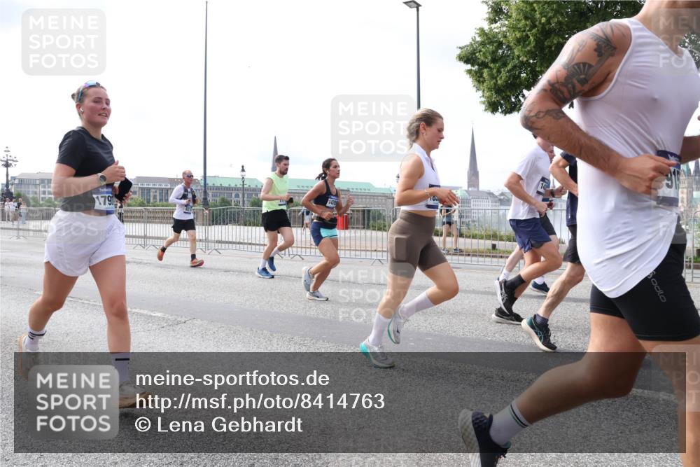 29.06.2025 - hella hamburg halbmarathon Lena Gebhardt http://msf.ph/oto/8414763 29.06.2025 10:17:28 Lombardsbrücke 179, 1015, 1083, 1137, 1204, 1274, 1298, 1331, 1348, 1356, 1458, 1477, 1553, 1749, 1795, 2094, 2225, 2259, 2305, 2548, 2860, 2908, 3210, 3292, 3464, 3466, 3622, 3802, 3803, 4194, 4218, 4852, 5002, 5023, 5390, 5929, 5930, 5995, 6126, 6128, 6254, 6336, 6352, 6520, 6522, 6786, 7011, 7257, 7258, 7291, 7345, 7376, 7410, 7413, 7445, 7566, 7647, 7844, 7945, 8144, 8210, 8253, 8263, 8309, 8351, 8433, 8558, 8895, 8983, 9152, 9259, 9848 meine-sportfotos.de