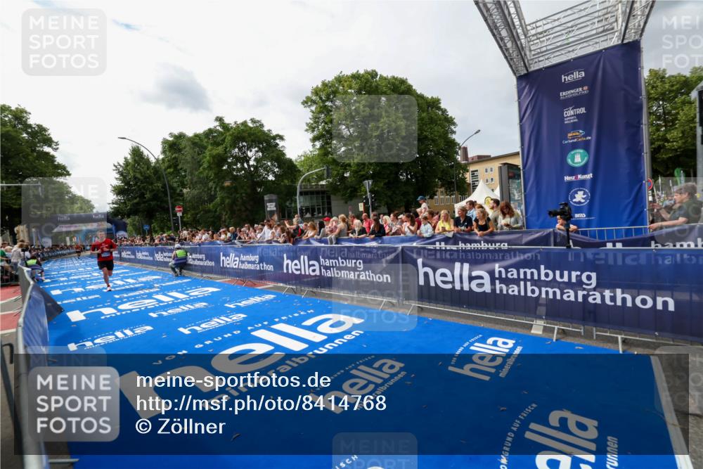 29.06.2025 - hella hamburg halbmarathon Zöllner http://msf.ph/oto/8414768 29.06.2025 10:25:36 Ziel 13346 meine-sportfotos.de