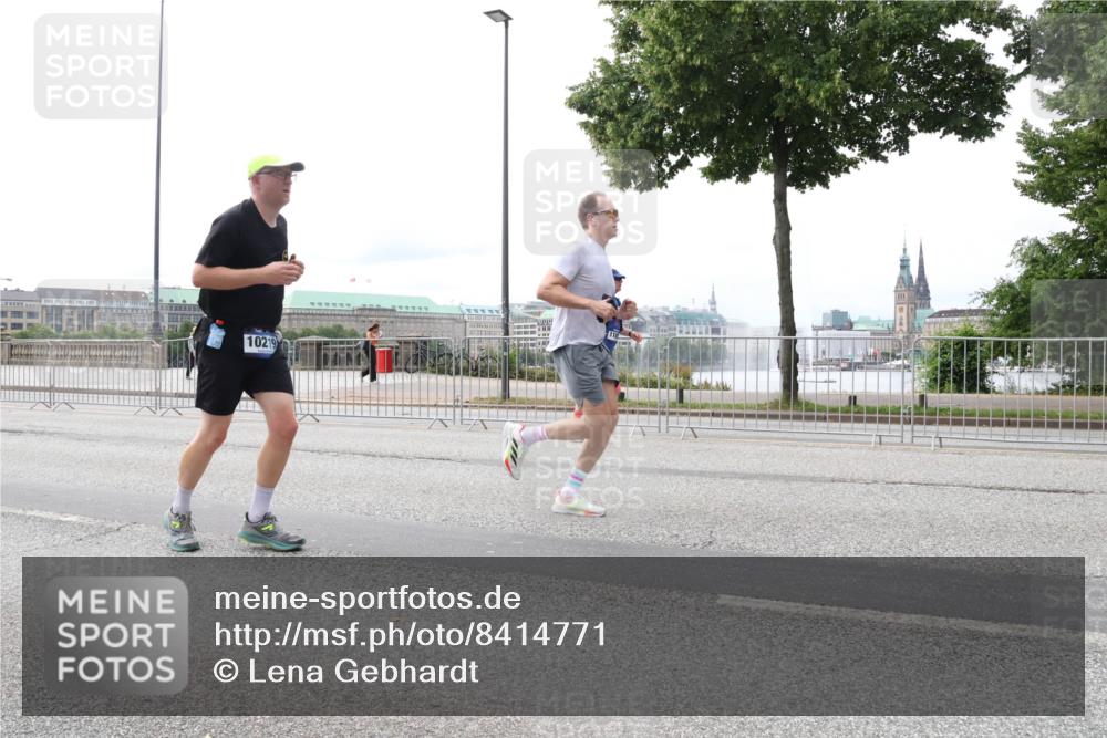 29.06.2025 - hella hamburg halbmarathon Lena Gebhardt http://msf.ph/oto/8414771 29.06.2025 10:26:06 Lombardsbrücke 10219, 1305, 1479, 1481, 3343, 3617, 3765, 4267, 4268, 4315, 4378, 4797, 5497, 6159, 6663, 8276, 8306, 8674, 8881, 8942, 10104, 10219, 11107, 11139, 11596, 11699, 11828, 11859, 12074, 12505, 12826, 12827, 12838, 12945, 12946, 13653, 14063, 14179, 14223, 14356, 14726, 14936, 16289, 16354, 16381, 16927, 17369, 17712, 19144 meine-sportfotos.de