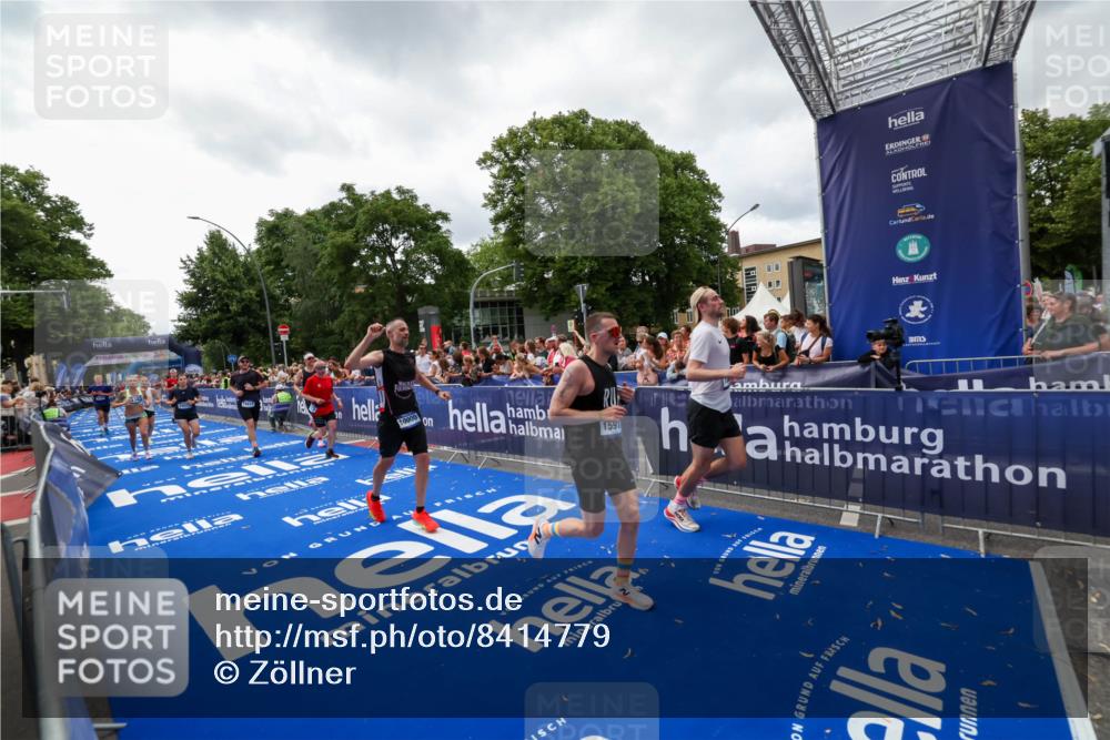 29.06.2025 - hella hamburg halbmarathon Zöllner http://msf.ph/oto/8414779 29.06.2025 10:48:39 Ziel 1163, 1176, 2213, 4553, 5421, 9538, 10000, 10859, 10860, 11579, 14511, 15573, 15808, 15917, 18251, 18815 meine-sportfotos.de
