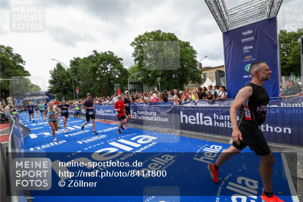 29.06.2025 - hella hamburg halbmarathon Zöllner http://msf.ph/oto/8414800 29.06.2025 10:48:40 Ziel 1163, 1176, 2213, 4553, 5421, 9538, 10000, 10859, 11579, 14511, 15573, 15917, 17127, 18815 meine-sportfotos.de