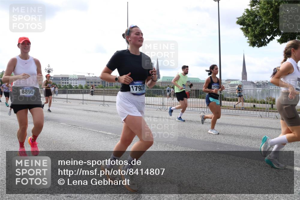29.06.2025 - hella hamburg halbmarathon Lena Gebhardt http://msf.ph/oto/8414807 29.06.2025 10:17:28 Lombardsbrücke 8895, 17927, 14209, 1015, 1083, 1137, 1204, 1274, 1298, 1331, 1348, 1356, 1458, 1477, 1553, 1749, 1795, 2094, 2225, 2259, 2305, 2548, 2860, 2908, 3210, 3292, 3464, 3466, 3622, 3802, 3803, 4194, 4218, 4852, 5002, 5023, 5390, 5929, 5930, 5995, 6126, 6128, 6254, 6336, 6352, 6520, 6522, 6786, 7011, 7257, 7258, 7291, 7345, 7376, 7410, 7413, 7445, 7566, 7647, 7844, 7945, 8144, 8210, 8253, 8263, 8309, 8351, 8433, 8558, 8895, 8983, 9152, 9259, 9848 meine-sportfotos.de