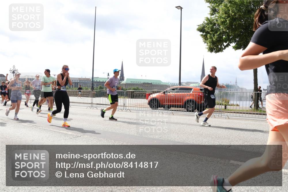29.06.2025 - hella hamburg halbmarathon Lena Gebhardt http://msf.ph/oto/8414817 29.06.2025 10:42:10 Lombardsbrücke 1813, 4735, 1039, 1150, 1360, 1624, 1648, 1712, 1752, 1929, 1957, 2069, 2145, 2523, 2974, 3276, 3326, 3459, 3460, 3568, 3605, 4329, 4353, 4541, 4735, 4736, 4787, 4885, 4891, 4892, 5419, 5432, 5671, 5810, 6136, 6137, 6153, 6320, 6430, 6436, 6618, 6828, 6837, 6846, 6917, 7260, 7357, 7477, 7557, 7666, 7955, 8014, 8300, 8301, 8443, 8459, 8525, 8526, 8712, 8897, 8908, 9008, 9223, 9370, 9467, 9588, 9980, 10027, 10532, 10623 meine-sportfotos.de