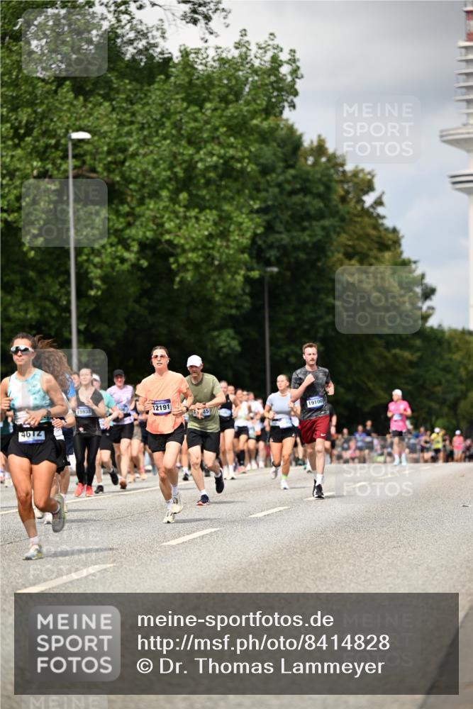 29.06.2025 - hella hamburg halbmarathon Dr. Thomas Lammeyer http://msf.ph/oto/8414828 29.06.2025 10:44:58 Kennedybrücke 1018, 1037, 1075, 1323, 2042, 2109, 2254, 2299, 3293, 3306, 3432, 3607, 3810, 4612, 5059, 5351, 5702, 5753, 5975, 6076, 6098, 6163, 6229, 6363, 6806, 7108, 7956, 8378, 8739, 8815, 9195, 9237, 9468, 9946, 9977, 10166, 10474, 10920, 10940, 11053 meine-sportfotos.de