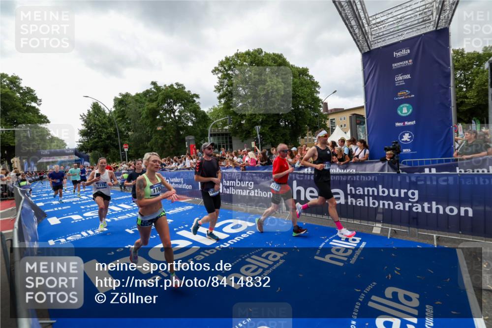 29.06.2025 - hella hamburg halbmarathon Zöllner http://msf.ph/oto/8414832 29.06.2025 10:48:41 Ziel 1163, 1176, 2213, 4553, 5421, 9538, 10859, 11579, 14511, 15384, 15573, 17127, 18815 meine-sportfotos.de