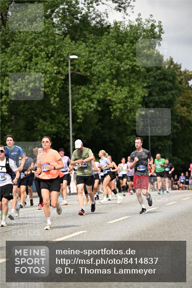 29.06.2025 - hella hamburg halbmarathon Dr. Thomas Lammeyer http://msf.ph/oto/8414837 29.06.2025 10:45:00 Kennedybrücke 1018, 1037, 1075, 1323, 2042, 2109, 2254, 2299, 3293, 3306, 3432, 3607, 3810, 4612, 4906, 5059, 5351, 5702, 5753, 6076, 6098, 6163, 6229, 6363, 6806, 7108, 7956, 8378, 8739, 8815, 9195, 9237, 9946, 9977, 10166, 10474, 10920, 10940, 11053, 11176 meine-sportfotos.de