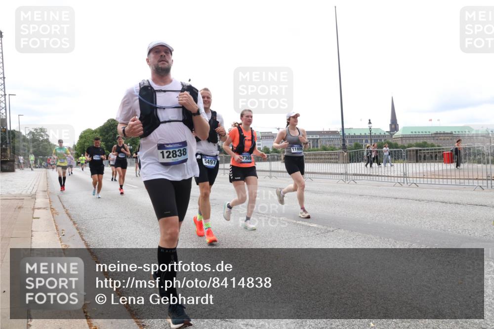 29.06.2025 - hella hamburg halbmarathon Lena Gebhardt http://msf.ph/oto/8414838 29.06.2025 10:26:06 Lombardsbrücke 12945, 12838, 7369, 5497, 11859, 1305, 1479, 1481, 3343, 3617, 3765, 4267, 4268, 4315, 4378, 4797, 5497, 6159, 6663, 8276, 8306, 8674, 8881, 8942, 10104, 10219, 11107, 11139, 11596, 11699, 11828, 11859, 12074, 12505, 12826, 12827, 12838, 12945, 12946, 13653, 14063, 14179, 14223, 14356, 14726, 14936, 16289, 16354, 16381, 16927, 17369, 17712, 19144 meine-sportfotos.de