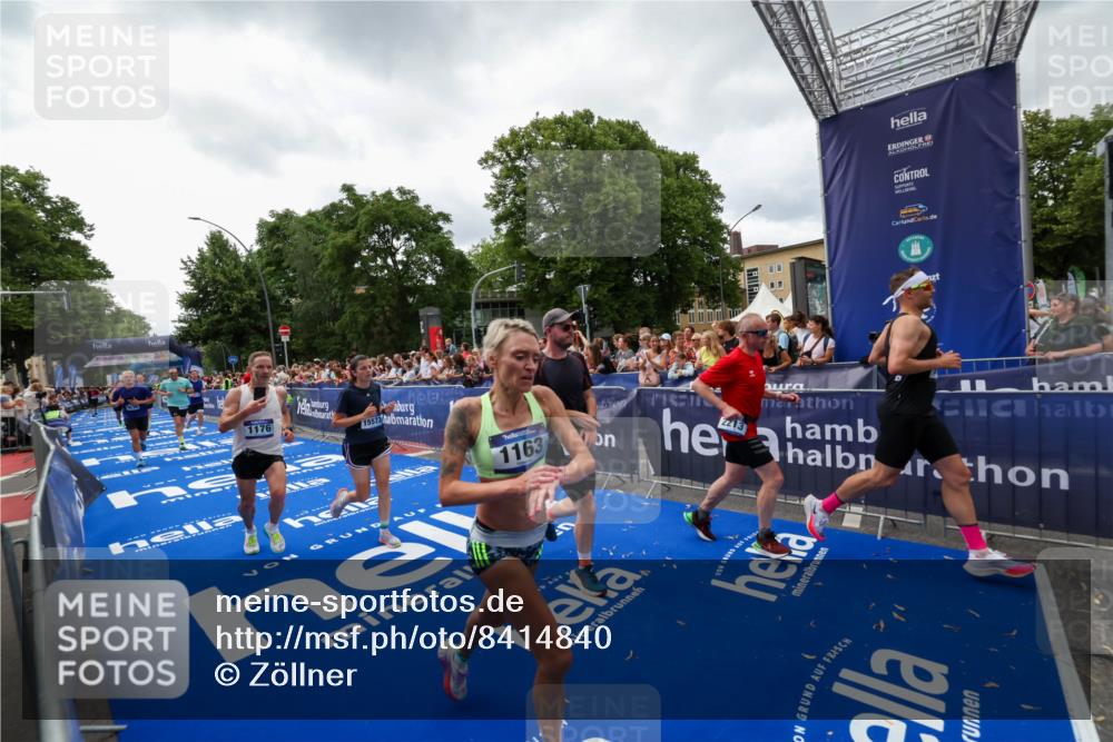 29.06.2025 - hella hamburg halbmarathon Zöllner http://msf.ph/oto/8414840 29.06.2025 10:48:41 Ziel 1163, 1176, 2213, 4553, 5421, 9538, 10859, 11579, 14511, 15384, 15573, 17127, 18815 meine-sportfotos.de