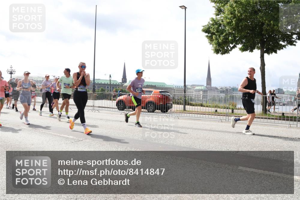 29.06.2025 - hella hamburg halbmarathon Lena Gebhardt http://msf.ph/oto/8414847 29.06.2025 10:42:11 Lombardsbrücke 18137, 4735, 15355, 10623, 16743, 1039, 1150, 1360, 1624, 1648, 1712, 1752, 1929, 1957, 2069, 2145, 2523, 2974, 3276, 3326, 3459, 3460, 3568, 3605, 4329, 4353, 4541, 4735, 4736, 4885, 4891, 4892, 5403, 5419, 5432, 5671, 5810, 6136, 6137, 6153, 6320, 6430, 6436, 6618, 6828, 6837, 6846, 6917, 7040, 7260, 7357, 7477, 7557, 7666, 7955, 8014, 8300, 8301, 8443, 8459, 8525, 8526, 8712, 8897, 8908, 9008, 9223, 9370, 9467, 9588, 9980, 10027, 10532, 10623 meine-sportfotos.de