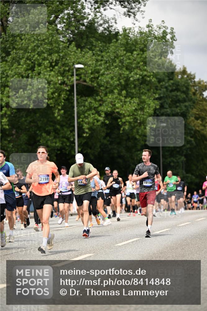 29.06.2025 - hella hamburg halbmarathon Dr. Thomas Lammeyer http://msf.ph/oto/8414848 29.06.2025 10:45:01 Kennedybrücke 1018, 1037, 1075, 1323, 2042, 2109, 2254, 2299, 3293, 3306, 3432, 3607, 3810, 4612, 4906, 5059, 5351, 5753, 6076, 6098, 6163, 6229, 6363, 6806, 7108, 7956, 8378, 8429, 8430, 8739, 8815, 9195, 9237, 9946, 10166, 10474, 10920, 10940, 11053, 11176 meine-sportfotos.de