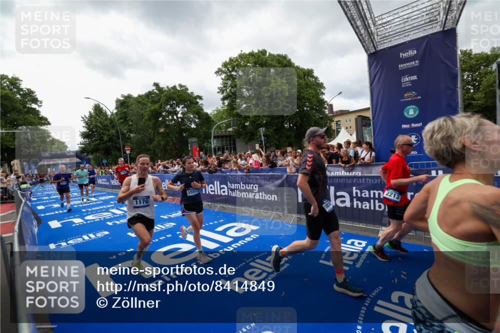 29.06.2025 - hella hamburg halbmarathon Zöllner http://msf.ph/oto/8414849 29.06.2025 10:48:42 Ziel 1163, 1176, 2213, 4553, 5421, 9538, 10859, 11579, 14511, 15384, 15573, 17127, 18815 meine-sportfotos.de