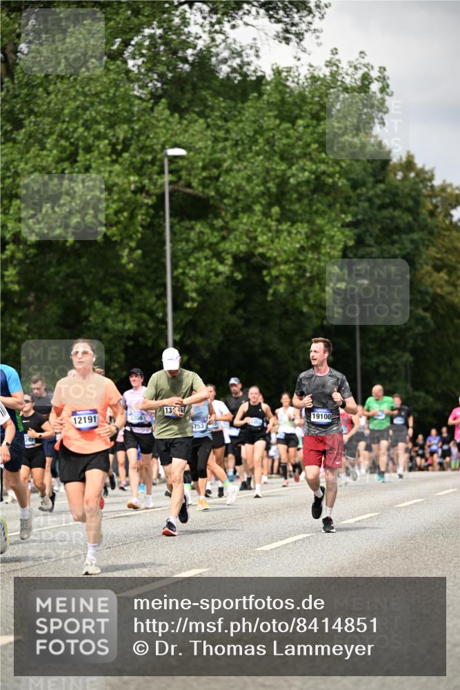 29.06.2025 - hella hamburg halbmarathon Dr. Thomas Lammeyer http://msf.ph/oto/8414851 29.06.2025 10:45:01 Kennedybrücke 1018, 1037, 1075, 1323, 2042, 2109, 2254, 2299, 3293, 3306, 3432, 3607, 3810, 4612, 4906, 5059, 5351, 5753, 6076, 6098, 6163, 6229, 6363, 6806, 7108, 7956, 8378, 8429, 8430, 8739, 8815, 9195, 9237, 9946, 10166, 10474, 10920, 10940, 11053, 11176 meine-sportfotos.de