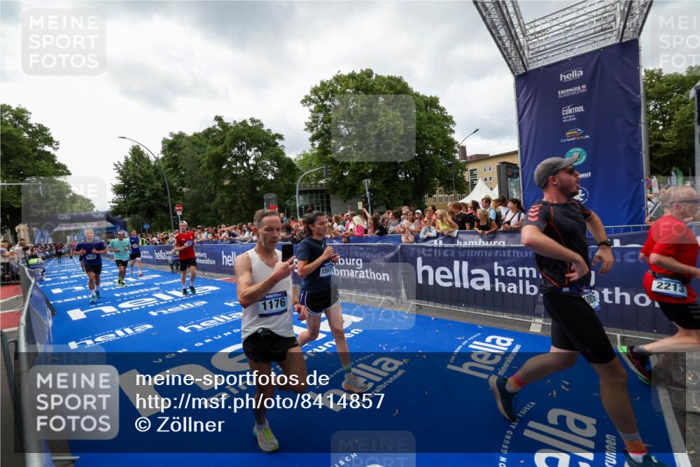 29.06.2025 - hella hamburg halbmarathon Zöllner http://msf.ph/oto/8414857 29.06.2025 10:48:42 Ziel 1163, 1176, 2213, 4553, 5421, 9538, 10859, 11579, 14511, 15384, 15573, 17127, 18815 meine-sportfotos.de