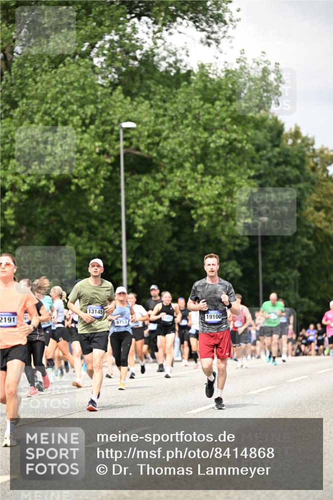 29.06.2025 - hella hamburg halbmarathon Dr. Thomas Lammeyer http://msf.ph/oto/8414868 29.06.2025 10:45:01 Kennedybrücke 1018, 1037, 1075, 1323, 2042, 2109, 2254, 2299, 3293, 3306, 3432, 3607, 3810, 4612, 4906, 5059, 5351, 5753, 6076, 6098, 6163, 6229, 6363, 6806, 7108, 7956, 8378, 8429, 8430, 8739, 8815, 9195, 9237, 9946, 10166, 10474, 10920, 10940, 11053, 11176 meine-sportfotos.de
