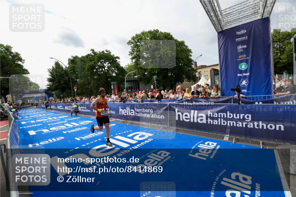 29.06.2025 - hella hamburg halbmarathon Zöllner http://msf.ph/oto/8414869 29.06.2025 10:25:45 Ziel 4338, 11228, 14107 meine-sportfotos.de