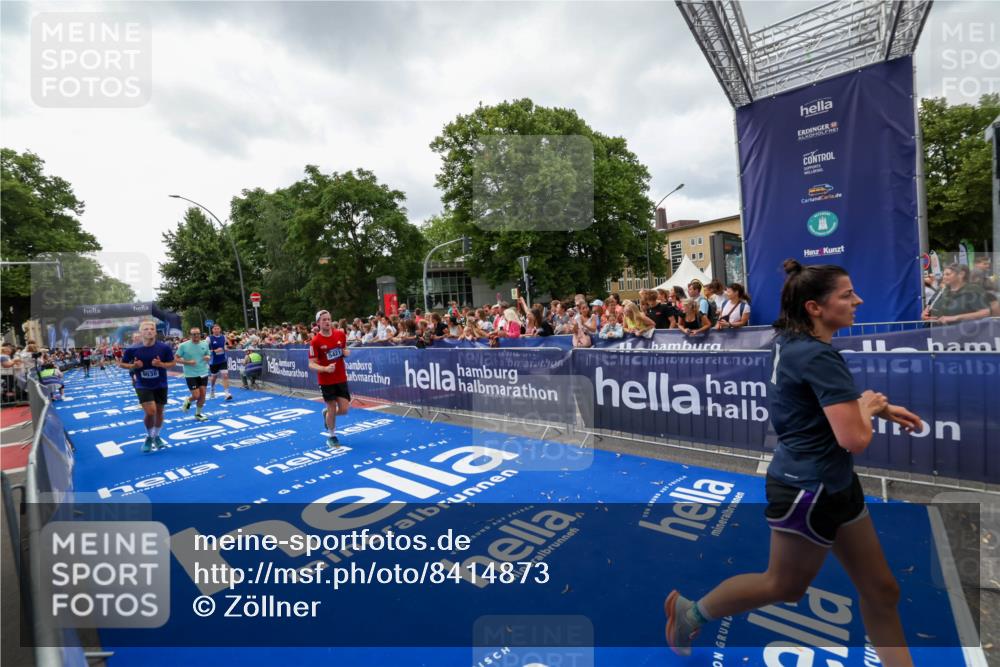 29.06.2025 - hella hamburg halbmarathon Zöllner http://msf.ph/oto/8414873 29.06.2025 10:48:43 Ziel 2442, 4553, 5421, 9538, 10859, 14511, 15384, 15573, 17127 meine-sportfotos.de