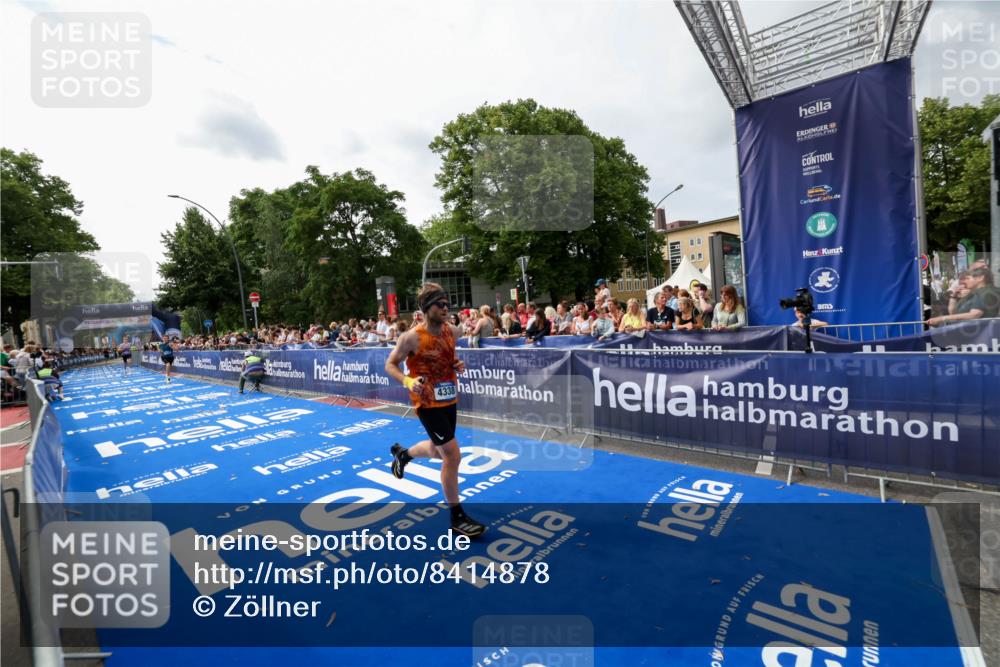 29.06.2025 - hella hamburg halbmarathon Zöllner http://msf.ph/oto/8414878 29.06.2025 10:25:45 Ziel 4338, 11228, 14107 meine-sportfotos.de
