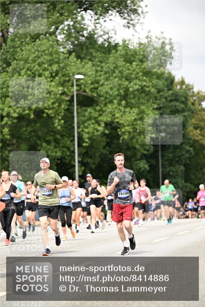 29.06.2025 - hella hamburg halbmarathon Dr. Thomas Lammeyer http://msf.ph/oto/8414886 29.06.2025 10:45:02 Kennedybrücke 1018, 1037, 1075, 1323, 2042, 2109, 2254, 2299, 3293, 3306, 3432, 3607, 3810, 4612, 4906, 5059, 5351, 5753, 6076, 6098, 6163, 6229, 6363, 6806, 7108, 7956, 8378, 8429, 8430, 8739, 8815, 9195, 9237, 9946, 9962, 10166, 10474, 10920, 10940, 11053, 11176 meine-sportfotos.de