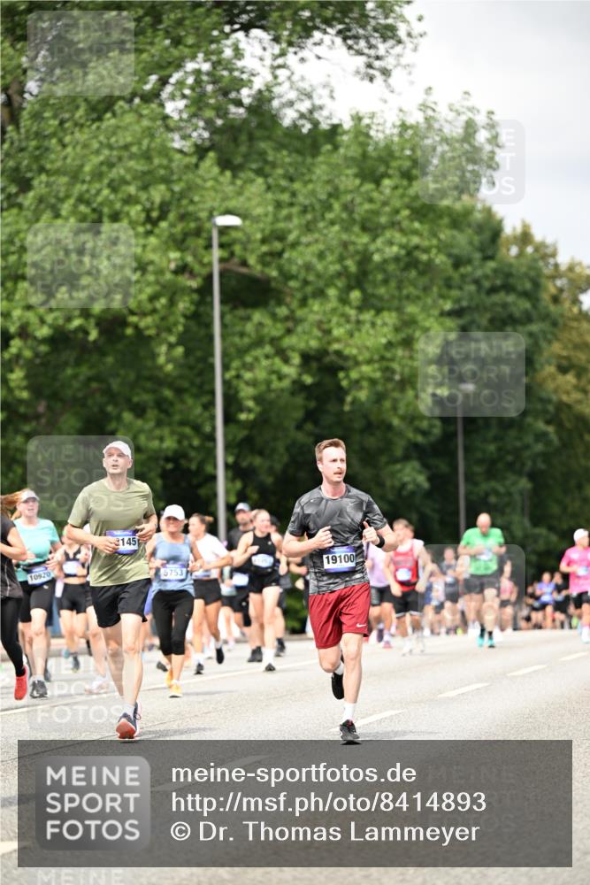 29.06.2025 - hella hamburg halbmarathon Dr. Thomas Lammeyer http://msf.ph/oto/8414893 29.06.2025 10:45:02 Kennedybrücke 1018, 1037, 1075, 1323, 2042, 2109, 2254, 2299, 3293, 3306, 3432, 3607, 3810, 4612, 4906, 5059, 5351, 5753, 6076, 6098, 6163, 6229, 6363, 6806, 7108, 7956, 8378, 8429, 8430, 8739, 8815, 9195, 9237, 9946, 9962, 10166, 10474, 10920, 10940, 11053, 11176 meine-sportfotos.de