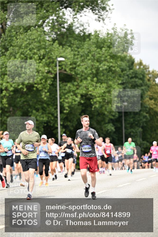 29.06.2025 - hella hamburg halbmarathon Dr. Thomas Lammeyer http://msf.ph/oto/8414899 29.06.2025 10:45:02 Kennedybrücke 1018, 1037, 1075, 1323, 2042, 2109, 2254, 2299, 3293, 3306, 3432, 3607, 3810, 4612, 4906, 5059, 5351, 5753, 6076, 6098, 6163, 6229, 6363, 6806, 7108, 7956, 8378, 8429, 8430, 8739, 8815, 9195, 9237, 9946, 9962, 10166, 10474, 10920, 10940, 11053, 11176 meine-sportfotos.de