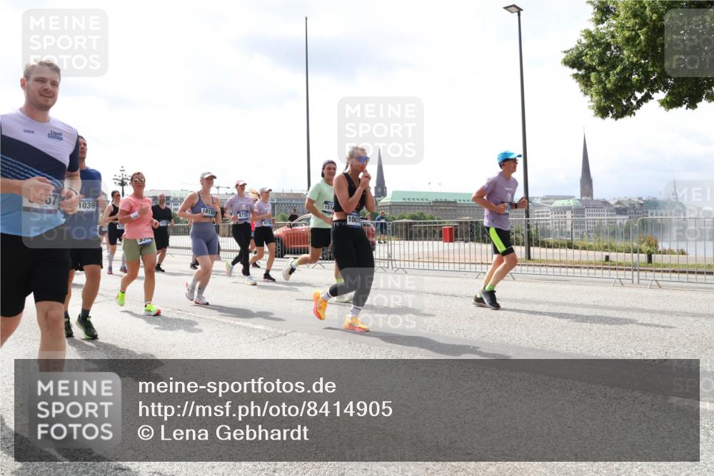 29.06.2025 - hella hamburg halbmarathon Lena Gebhardt http://msf.ph/oto/8414905 29.06.2025 10:42:11 Lombardsbrücke 1039, 18137, 4735, 151, 10623, 1039, 1150, 1360, 1624, 1648, 1712, 1752, 1929, 1957, 2069, 2145, 2523, 2974, 3276, 3326, 3459, 3460, 3568, 3605, 4329, 4353, 4541, 4735, 4736, 4885, 4891, 4892, 5403, 5419, 5432, 5671, 5810, 6136, 6137, 6153, 6320, 6430, 6436, 6618, 6828, 6837, 6846, 6917, 7040, 7260, 7357, 7477, 7557, 7666, 7955, 8014, 8300, 8301, 8443, 8459, 8525, 8526, 8712, 8897, 8908, 9008, 9223, 9370, 9467, 9588, 9980, 10027, 10532, 10623 meine-sportfotos.de