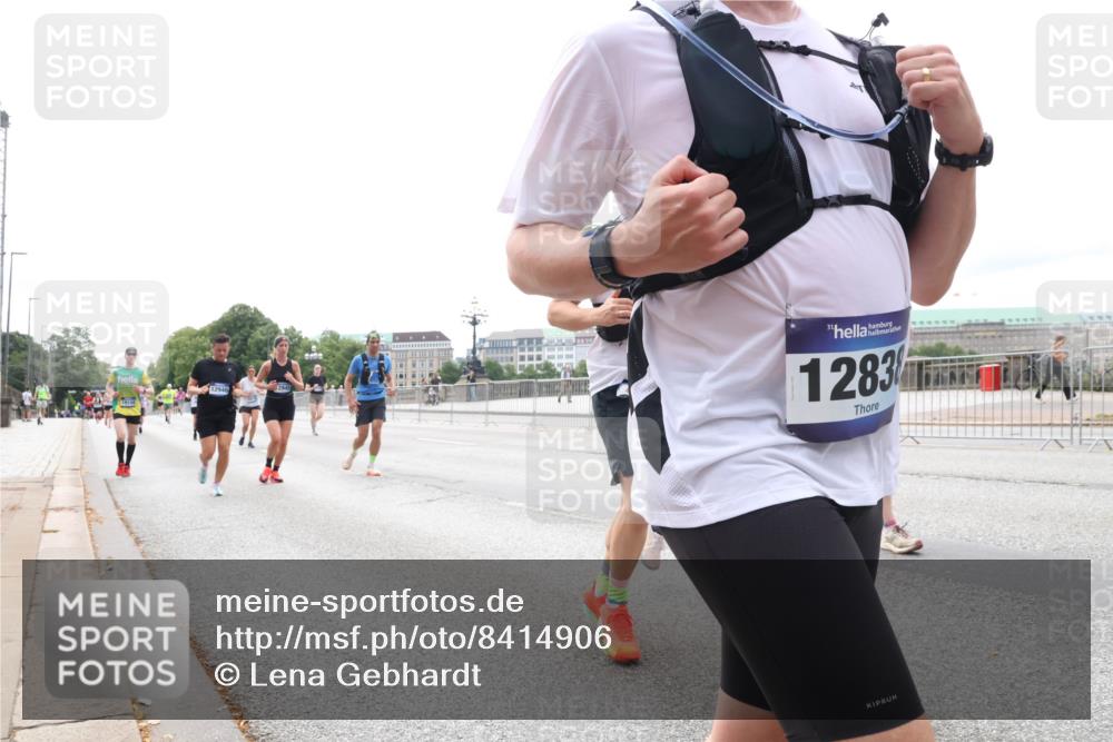 29.06.2025 - hella hamburg halbmarathon Lena Gebhardt http://msf.ph/oto/8414906 29.06.2025 10:26:07 Lombardsbrücke 3, 1283, 1305, 1479, 1481, 3343, 3617, 3765, 4267, 4268, 4315, 4378, 4797, 5497, 6159, 6663, 8276, 8306, 8357, 8674, 8881, 8942, 10104, 10219, 11107, 11139, 11596, 11699, 11828, 11859, 12074, 12505, 12826, 12827, 12838, 12945, 12946, 13653, 14063, 14179, 14223, 14356, 14726, 14936, 16289, 16354, 16381, 16927, 17369, 17712, 19144 meine-sportfotos.de