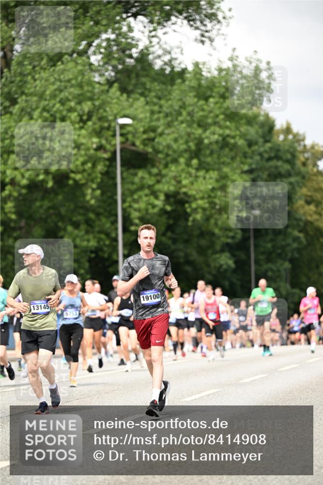 29.06.2025 - hella hamburg halbmarathon Dr. Thomas Lammeyer http://msf.ph/oto/8414908 29.06.2025 10:45:03 Kennedybrücke 1018, 1037, 1075, 1323, 2042, 2254, 2299, 3293, 3306, 3432, 3810, 4612, 4906, 5059, 5351, 5753, 6076, 6098, 6163, 6229, 6363, 6806, 7108, 7956, 8378, 8429, 8430, 8739, 8815, 9195, 9237, 9946, 9962, 10166, 10474, 10920, 10940, 11053, 11176 meine-sportfotos.de