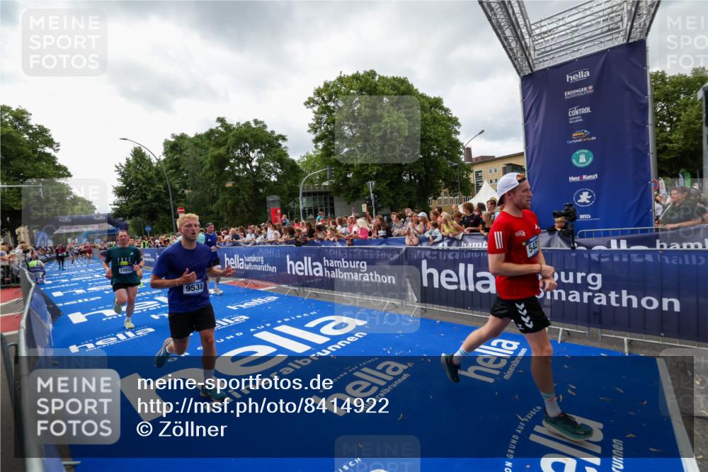 29.06.2025 - hella hamburg halbmarathon Zöllner http://msf.ph/oto/8414922 29.06.2025 10:48:44 Ziel 1094, 2442, 4553, 5421, 9538, 10859, 14511, 15384, 17127 meine-sportfotos.de