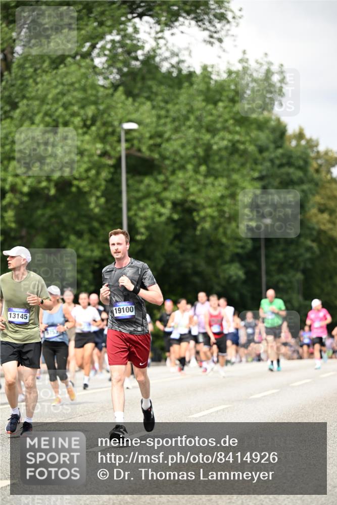29.06.2025 - hella hamburg halbmarathon Dr. Thomas Lammeyer http://msf.ph/oto/8414926 29.06.2025 10:45:03 Kennedybrücke 1018, 1037, 1075, 1323, 2042, 2254, 2299, 3293, 3306, 3432, 3810, 4612, 4906, 5059, 5351, 5753, 6076, 6098, 6163, 6229, 6363, 6806, 7108, 7956, 8378, 8429, 8430, 8739, 8815, 9195, 9237, 9946, 9962, 10166, 10474, 10920, 10940, 11053, 11176 meine-sportfotos.de