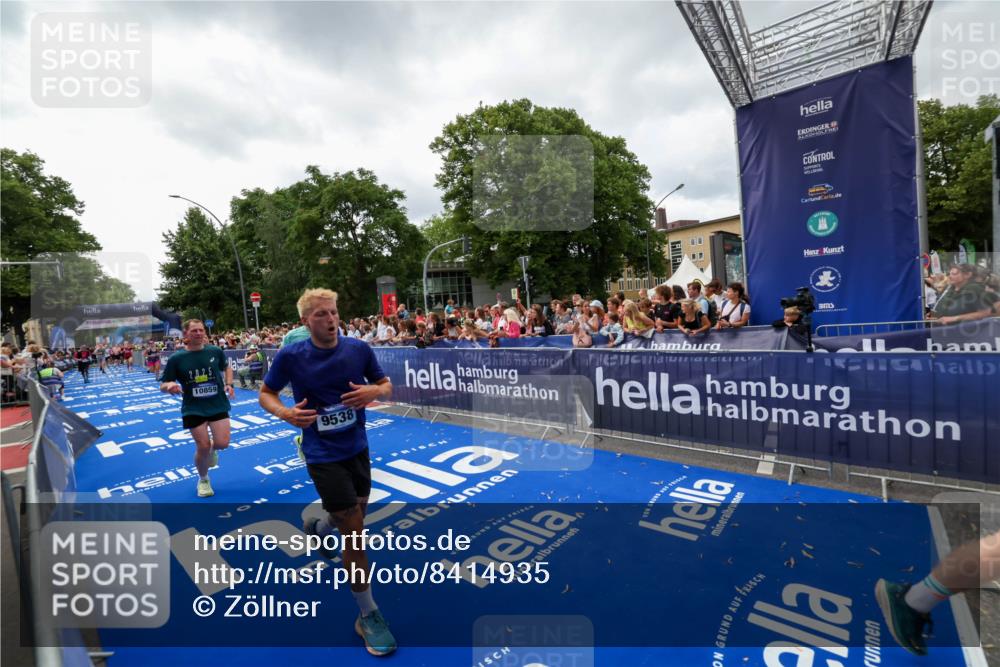 29.06.2025 - hella hamburg halbmarathon Zöllner http://msf.ph/oto/8414935 29.06.2025 10:48:44 Ziel 1094, 2442, 4553, 5421, 9538, 10859, 14511, 15384, 17127 meine-sportfotos.de