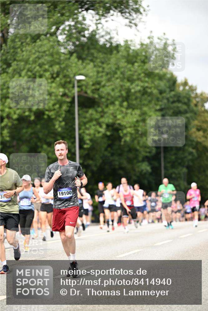 29.06.2025 - hella hamburg halbmarathon Dr. Thomas Lammeyer http://msf.ph/oto/8414940 29.06.2025 10:45:03 Kennedybrücke 1018, 1037, 1075, 1323, 2042, 2254, 2299, 3293, 3306, 3432, 3810, 4612, 4906, 5059, 5351, 5753, 6076, 6098, 6163, 6229, 6363, 6806, 7108, 7956, 8378, 8429, 8430, 8739, 8815, 9195, 9237, 9946, 9962, 10166, 10474, 10920, 10940, 11053, 11176 meine-sportfotos.de