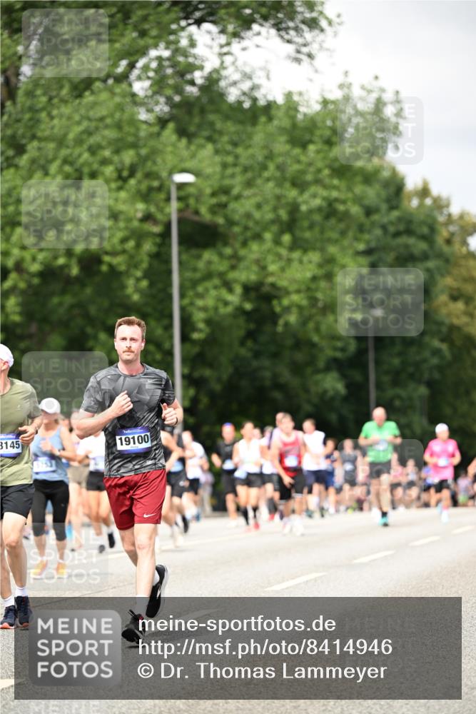 29.06.2025 - hella hamburg halbmarathon Dr. Thomas Lammeyer http://msf.ph/oto/8414946 29.06.2025 10:45:04 Kennedybrücke 1018, 1037, 1075, 1323, 2042, 2299, 3293, 3306, 3432, 3810, 4612, 4906, 5059, 5351, 5753, 6076, 6098, 6163, 6229, 6363, 6806, 7108, 7956, 8378, 8429, 8430, 8739, 8815, 9195, 9237, 9946, 9962, 10166, 10474, 10920, 10940, 11053, 11176 meine-sportfotos.de