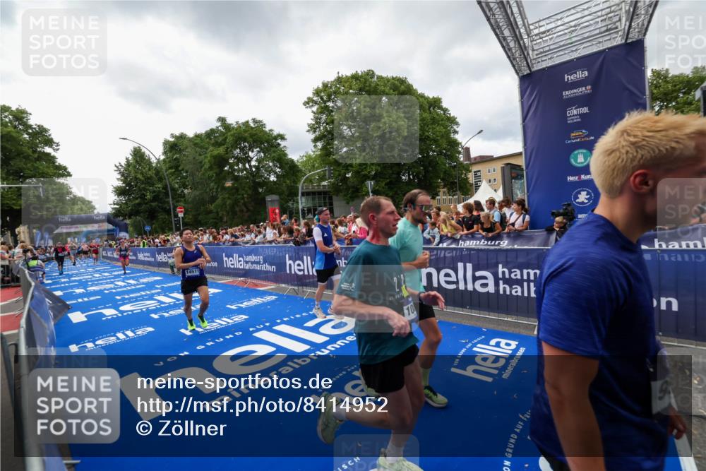 29.06.2025 - hella hamburg halbmarathon Zöllner http://msf.ph/oto/8414952 29.06.2025 10:48:45 Ziel 1094, 2442, 4553, 9538, 10859, 12533, 14511, 15384, 17127 meine-sportfotos.de