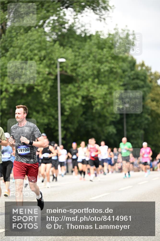 29.06.2025 - hella hamburg halbmarathon Dr. Thomas Lammeyer http://msf.ph/oto/8414961 29.06.2025 10:45:04 Kennedybrücke 1018, 1037, 1075, 1323, 2042, 2299, 3293, 3306, 3432, 3810, 4612, 4906, 5059, 5351, 5753, 6076, 6098, 6163, 6229, 6363, 6806, 7108, 7956, 8378, 8429, 8430, 8739, 8815, 9195, 9237, 9946, 9962, 10166, 10474, 10920, 10940, 11053, 11176 meine-sportfotos.de
