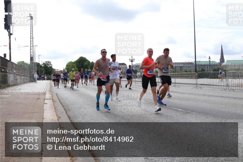 29.06.2025 - hella hamburg halbmarathon Lena Gebhardt http://msf.ph/oto/8414962 29.06.2025 10:17:29 Lombardsbrücke 803, 3802, 3803, 1015, 1083, 1137, 1204, 1274, 1298, 1348, 1356, 1458, 1477, 1553, 1749, 1795, 2094, 2259, 2305, 2548, 2860, 2908, 3210, 3292, 3464, 3466, 3622, 3802, 3803, 4194, 4218, 4852, 5002, 5023, 5390, 5929, 5930, 5995, 6126, 6128, 6254, 6336, 6352, 6520, 6522, 6786, 7011, 7258, 7291, 7345, 7410, 7413, 7445, 7566, 7647, 7844, 7945, 8144, 8210, 8253, 8309, 8351, 8433, 8558, 8895, 8983, 9152, 9259, 9400, 9848 meine-sportfotos.de