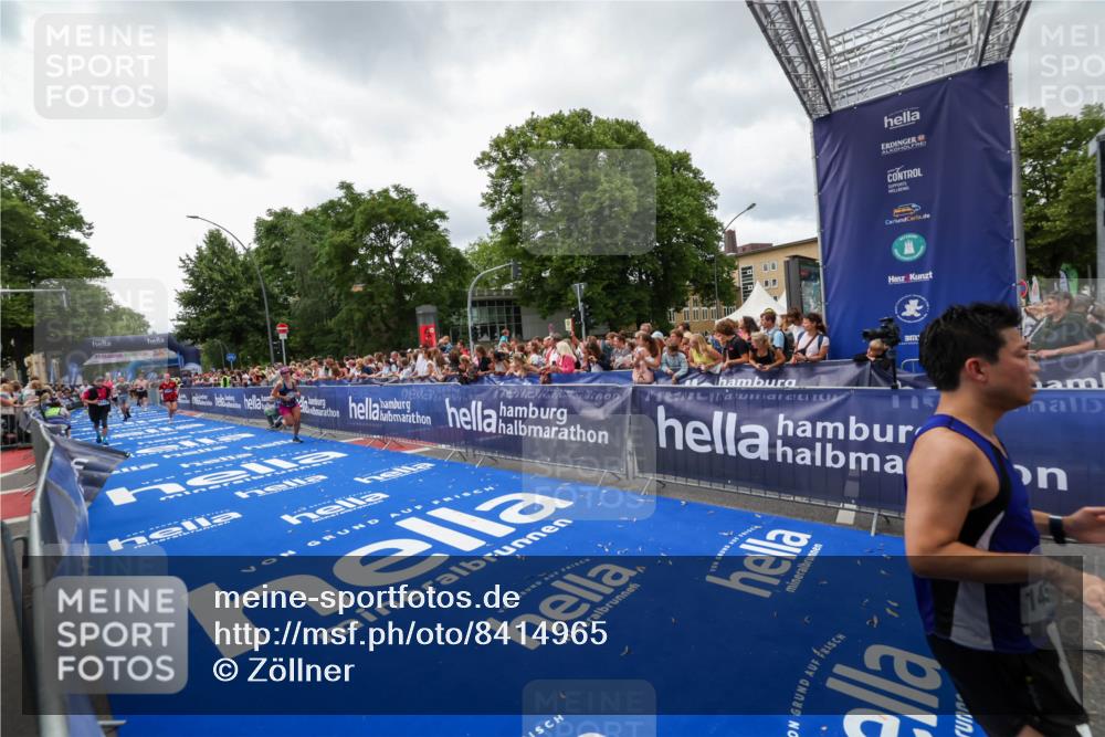 29.06.2025 - hella hamburg halbmarathon Zöllner http://msf.ph/oto/8414965 29.06.2025 10:48:47 Ziel 1094, 1884, 1892, 2442, 9482, 11519, 12533, 14511, 15384, 17007, 17127 meine-sportfotos.de