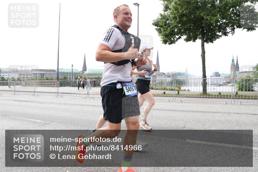 29.06.2025 - hella hamburg halbmarathon Lena Gebhardt http://msf.ph/oto/8414966 29.06.2025 10:26:07 Lombardsbrücke 5497, 1305, 1479, 1481, 3343, 3617, 3765, 4267, 4268, 4315, 4378, 4797, 5497, 6159, 6663, 8276, 8306, 8357, 8674, 8881, 8942, 10104, 10219, 11107, 11139, 11596, 11699, 11828, 11859, 12074, 12505, 12826, 12827, 12838, 12945, 12946, 13653, 14063, 14179, 14223, 14356, 14726, 14936, 16289, 16354, 16381, 16927, 17369, 17712, 19144 meine-sportfotos.de